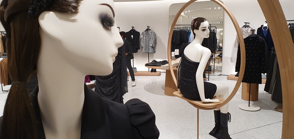 Zara, ‘back to basics’: más diseño y menos pantallas en su nuevo ‘flagship’ de Paseo de Gracia 